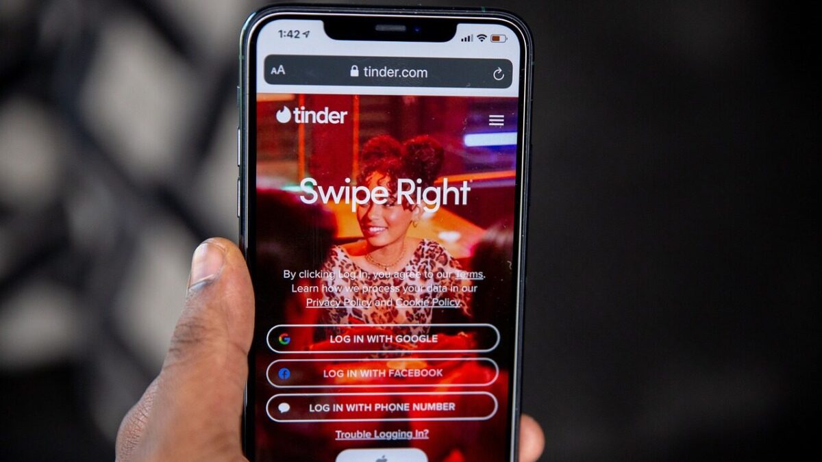 tinder home page, online dating, dating, iphone app, match, swipe right, swipe left, online dating, online dating, online dating, online dating, online dating