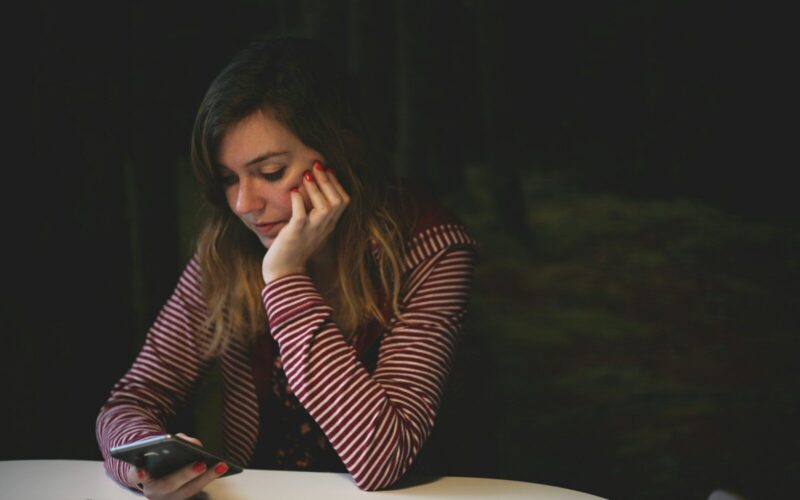Signs Someone Is Breadcrumbing You